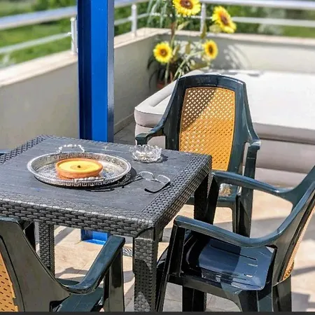 Sunny Retreat For Two דירה