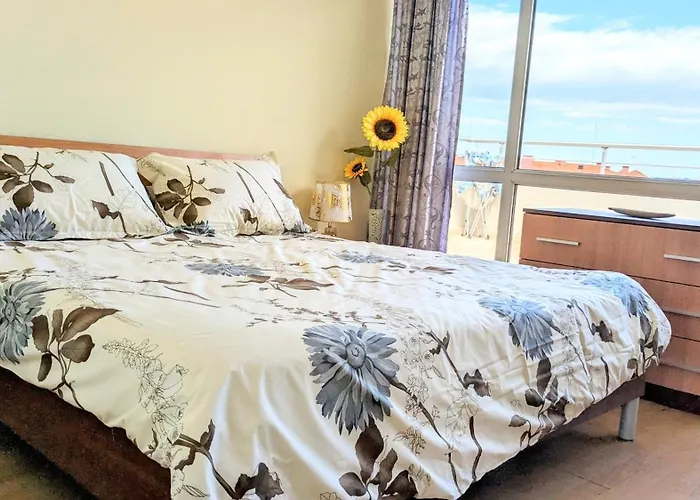 Sunny Beach Retreat For Two *