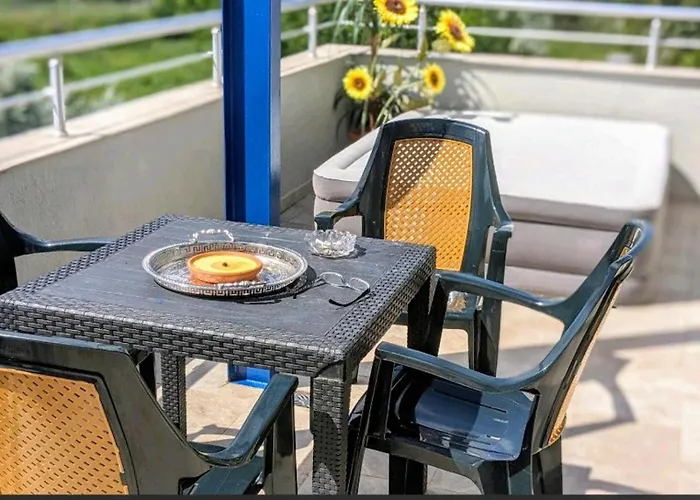 Sunny Beach Retreat For Two Daire