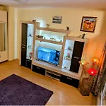 Sunny Retreat For Two شقة