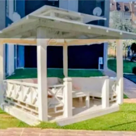 Апартаменты Sunny Retreat For Two *