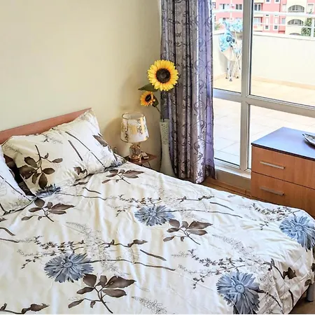 Sunny Serenity Апартамент *
