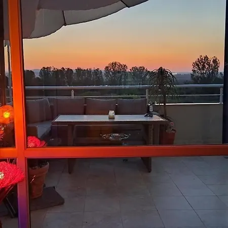 Sunny Retreat For Two Апартаменты